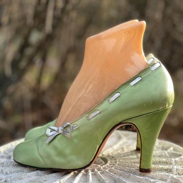 20s silk shoes celery green sz 6   / vintage 1920s ENGLAND flapper high heels pumps 1930s 