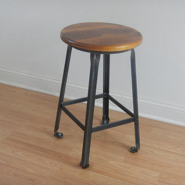 Industrial Style Counter Stool / Bar Stool / Kitchen Stool / Reclaimed Wood / Wood and Steel / Welded Steel 