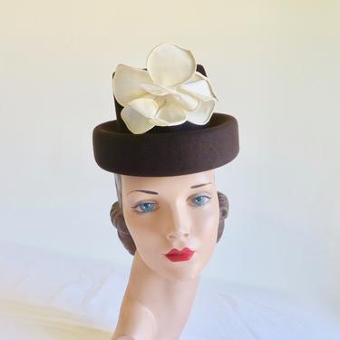 Vintage 1940's Dark Chocolate Brown Wool Felt Tilt Topper Hat White Fabric Flower Trim New York Creation 40's Millinery Size 22 