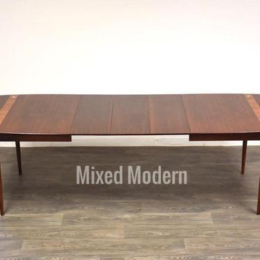 American of Martinsville Walnut Extendable Dining Table 
