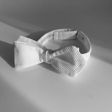 1950'S White Bow Tie with Tipped Ends - All Cotton - Waffle Woven Fabric - Adjustable Neck Size - Cleaned and Bright White 
