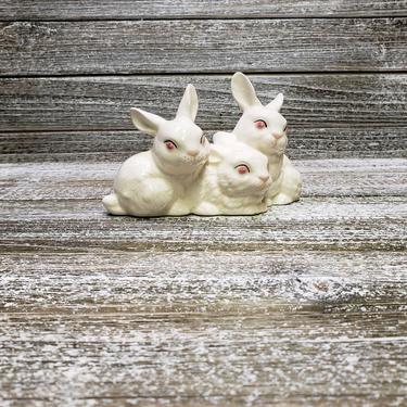 Vintage Ceramic White Rabbit Nest, Trio of Bunnies w/ Pink Eyes, 3 Vintage Easter Bunny, Spring Decoration, Vintage Holiday Home Decor 
