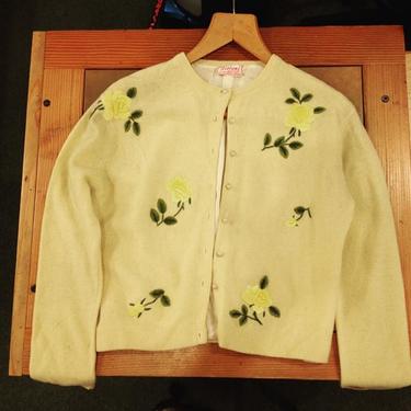 Silk lined embroidered cardigan, 1950's.  #cardigans #vintagesweaters #noveltysweaters #1950s #pollysuesvintageshop