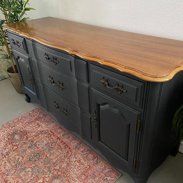 Vintage French Provincial Buffet Credenza Entry Table by Thomasville *Local Pick Up Only 