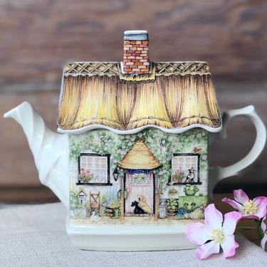 English Country Windsor Teapot 
