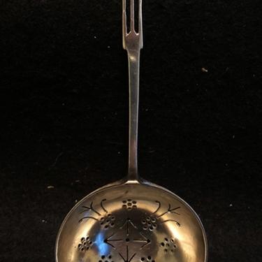 Sterling Silver Tea Stainer Lanson ltd. Birmingham England 1942 with Art Deco WomanHandle