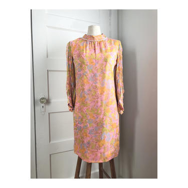 1960s Peachy Pink Floral Mini Shift Dress- size xs/small 