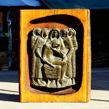 Vintage Signed Toni Furlan 'The 13th Station: Jesus Is Taken Down From The Cross' Bronze Sculpture In Carved Wood Frame, Italian Modern Art 