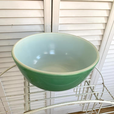 Pyrex TM REG green nesting bowl 1.5 quart 