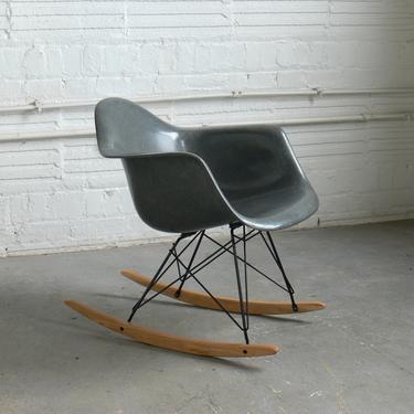 Eames for Herman Miller Fiberglass Arm Chair Rocker-RAR (Elephant hide) 