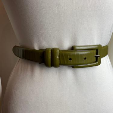 90’s skinny belt split pea Green boho hipster slim Italian leather dress belt chartreuse 1990’s trend size L  31- 35 waist 