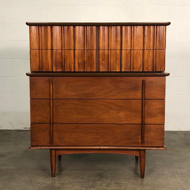 Mid-Century Modern 5-Drawer Dresser / Chest ~ By United Furniture 