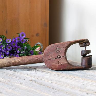 Antique garden dibber / antique wooden dibbler / primitive farm tool / antique bulb seed planter tool / rustic farmhouse decor 
