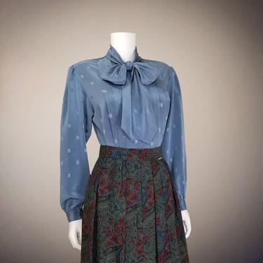 Vintage 80s Pussy Bow Blouse, Medium Large / Gray Blue Jacquard Blouse / Pleated Blouse with Scarf Collar / Long Sleeve Silky Dress Blouse 