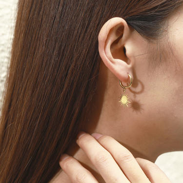 Reagan 18k gold Small Gold Sun Earrings, Gold Huggie sun Earrings, spike Sun Earring, Small Hoop Earrings, Gold sun Hoops, star Earrings 