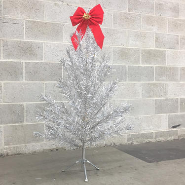 Vintage Aluminum Christmas Tree Retro 1950s Silver Foil Xmas Tree + Original Box + Silver Forest + Mid Century + MCM Metal Tree + Home Decor 
