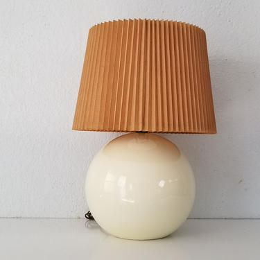 Mid-Century &amp;quot; Egg&amp;quot; Shape Ceramic Table Lamp . 