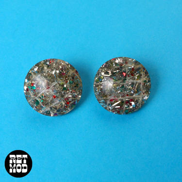 Cool Vintage 60s Red, Silver, Green Confetti Glitter Round Lucite Clip-On Earrings 