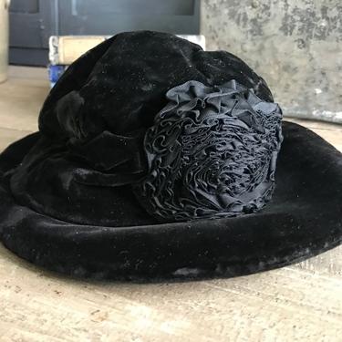 1930s French Black Velvet Hat, Floral Rosette Accent, Small, Period Clothing 