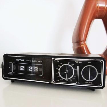 Vintage 70s Flip Clock - Unimark Digital Clock - Faux Wood Rectangle Bedside Clock - Minimalist Eclectic Industrial Home Office Clock 