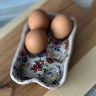 6 egg tray, ceramic egg tray, housewarming gift, unique handmade gift, egg crate, deviled egg tray 