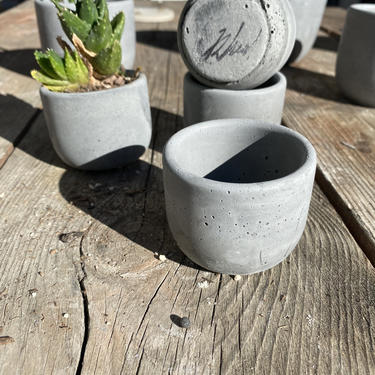 2” Round Concrete Pot (Charcoal) 
