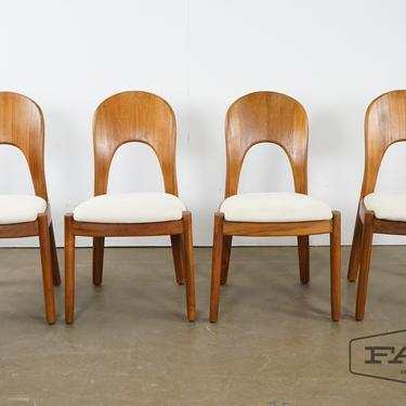 Set of 4 teak chairs w/ rounded backs