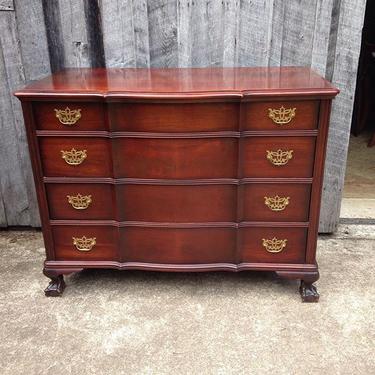 Lovely vintage ball & claw mahogany dresser by Kling. Dim: 46