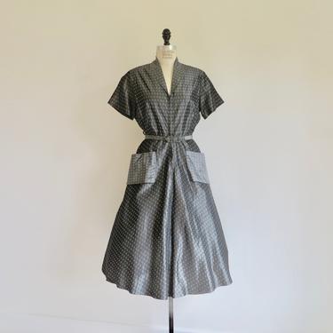 Vintage 1950's Gray Sharkskin Taffeta Fit and Flare Dress Collared Zipper Front Rockabilly Swing Retro 50's 34&amp;quot; Waist Medium Large 