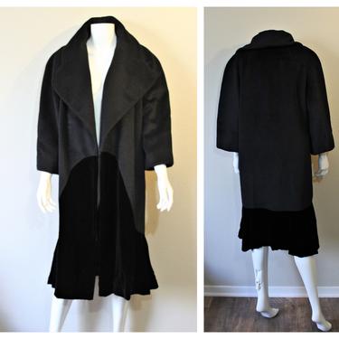 Vintage 1950s 50s Lilli Ann Black Wool and Velvet Swing Clutch coat  // Modern One Size 