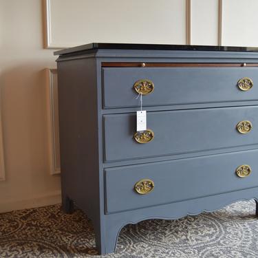 Traditional small dresser with 3 drawers - Item#1143 