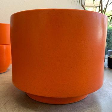C-19 Gainey Ceramics planter in Orange speckled glaze