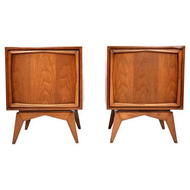 Pair of Mid-Century Modern Walnut Nightstands or Side Tables 