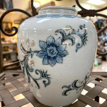 Vintage Floral Ginger Jar with Lid Blue & White 