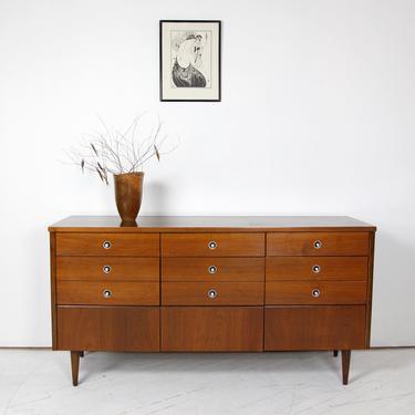 Vintage mcm 9 drawer dresser by Bassett Furniture REFINISHED | Free delivery in NYC and Central Hudson areas 