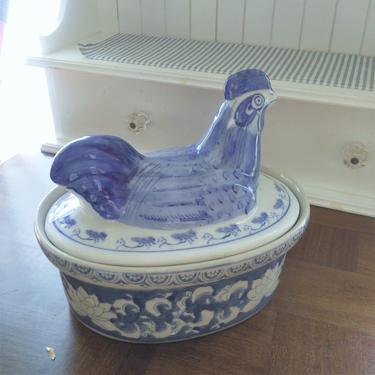 VINTAGE Ceramic Casserole Dish//Blue and White Asian Design Dish//Lidded Dish//Home Decor//Farmhouse Decor 
