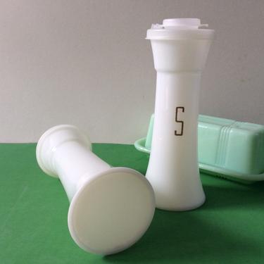 Vintage Tupperware Salt and Pepper Set -- Perfect for Humid Climates! 