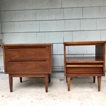Pair of Midcentury Night Stands or End Tables