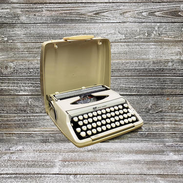 Vintage Smith Corona Typewriter, Corsair Deluxe White Typewriter w/ Storage CASE, Manual Desktop, Mid Century Modern, Vintage Office 