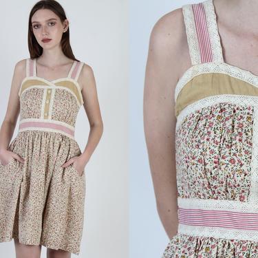 Vintage 70s Pastel Calico Pockets Dress / 1970s Peasant Tiny Flower Print Dress / Empire Waist Gardening Tiered Mini Dress 