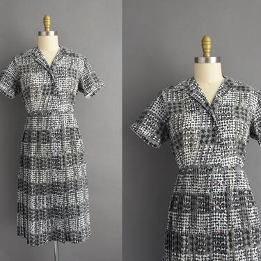 vintage 1960s | Black &amp; Gray Print Short Sleeve Accordion Pleat Shirt Dress | Medium | 60s dress 