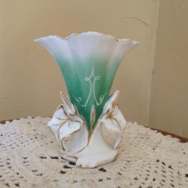 Vintage Bud Vase with pretty Green and Gold Cala lily design-4&amp;quot; tall Great condition. 