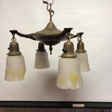 Vintage Pendant 4 Bulb Light ( 1 shade cracked, 1 broken)
