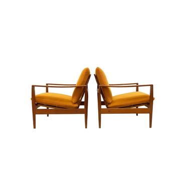 Pair of model EK Easy Chairs by Illum Wikkelsø for Niels Eilersen 