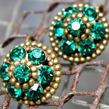 j Vintage Emerald Green Screw Back Earrings - Coro Earrings - Gold Tone - 1940s Costume Jewelry - St. Patrick's Day! 