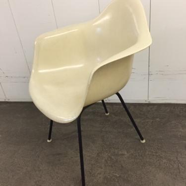 Charles Eames Herman Miller retro white fiberglass armchair Label