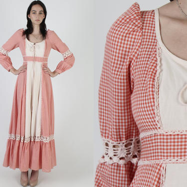 70s Cottagecore Gingham Corset Dress / Gunne Sax Crochet Checker Dress / 1970s Renaissance Fair White Plaid / Peasant Folk Maxi Dress 