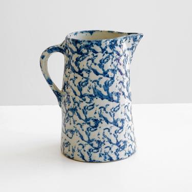 19th century sponge ware pitcher, antique spongeware pitcher, blue and white spongeware pitcher, 19th century blue and white spongeware 