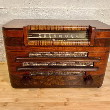 1941 Motorola Walnut AM Radio, Elec Restored 61X13 