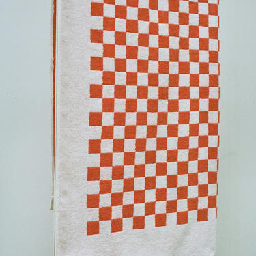 BAINA ROMAN CHECKERED POOL TOWEL IN PALOMA SUN + ECRU